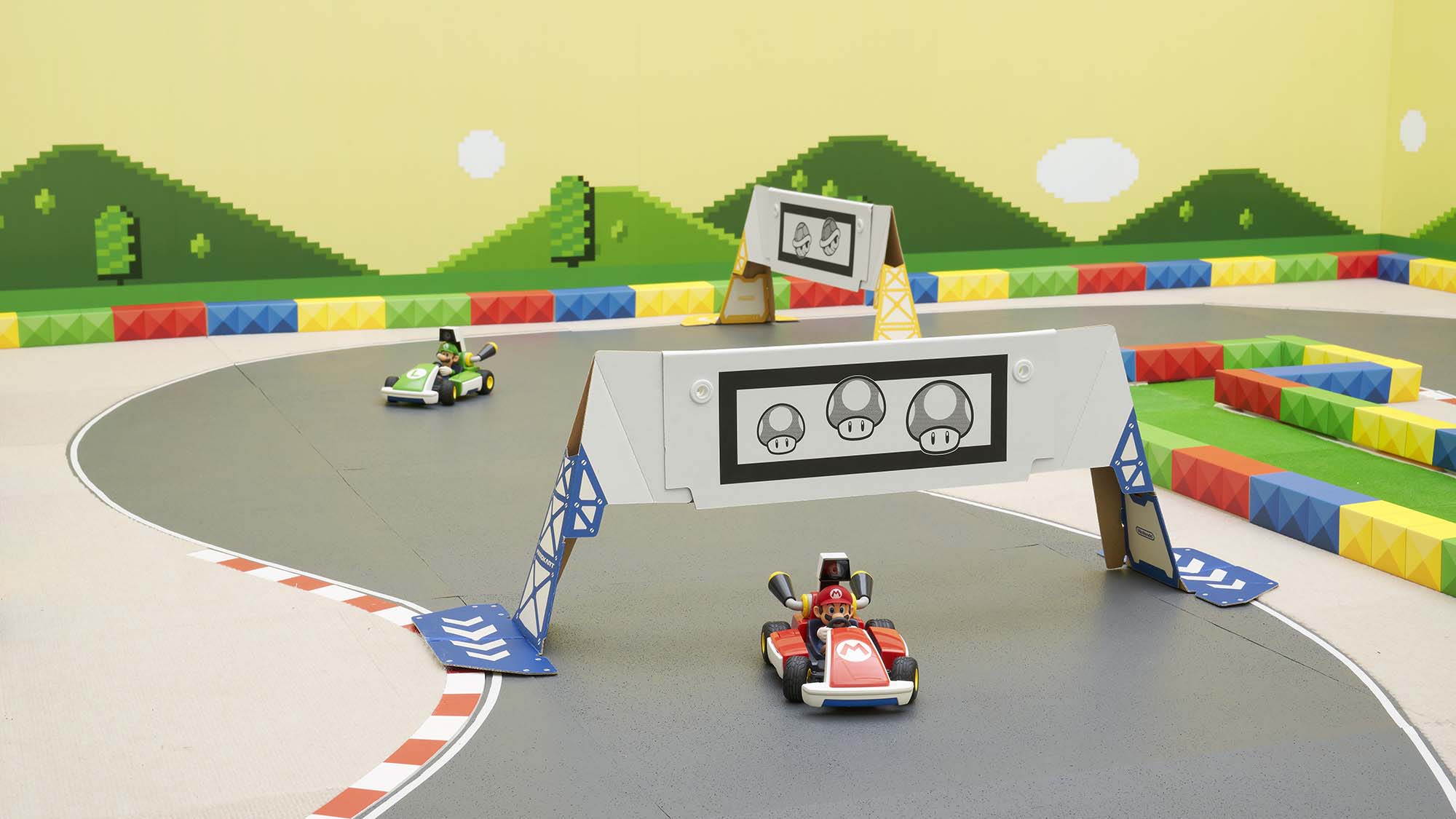 Mario Kart Live Home Circuit : on a transformé la rédaction en piste de  course